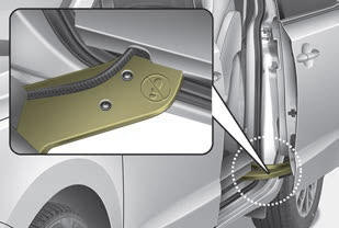 Kia Carnival: Operating door locks from inside the vehicle Kia Carnival: Operating door locks from inside the vehicle. When getting in and out of the sliding door, do not step on the sliding door
